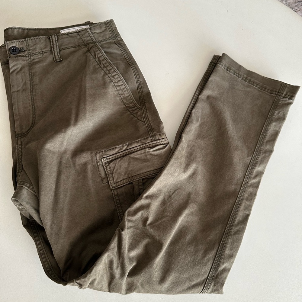 GAP Men's Khaki Cargo Pants